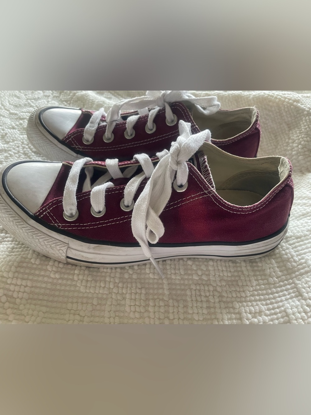 Low Top converse Sneakers 6 women